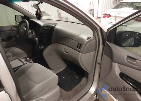 2004 Toyota Sienna Le z USA, uszkodzony, nr VIN 5TDBA23C34S007356